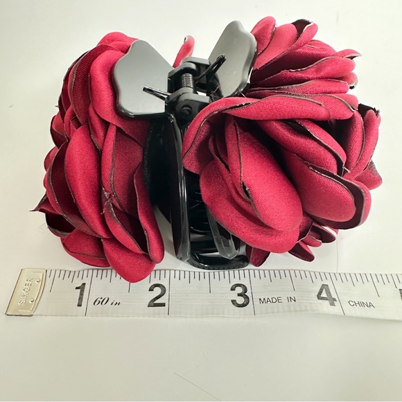 Pretty Boho Rosette Flower Hair Clip in Red - Picture 4 of 7